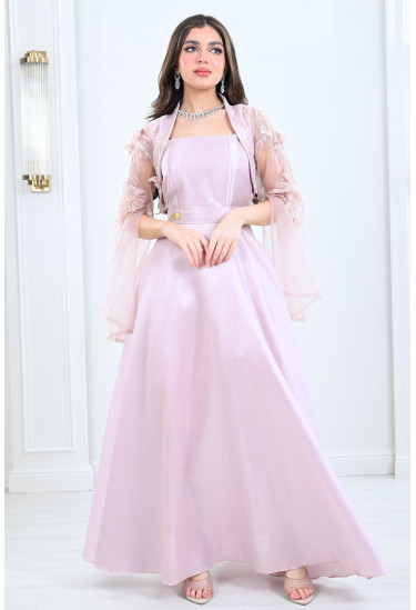 فستان ذات اطلالة انثوية 