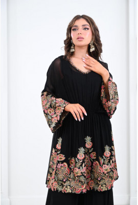 فستان نسائي مزين بالورود فستان نسائي مزين بالورود