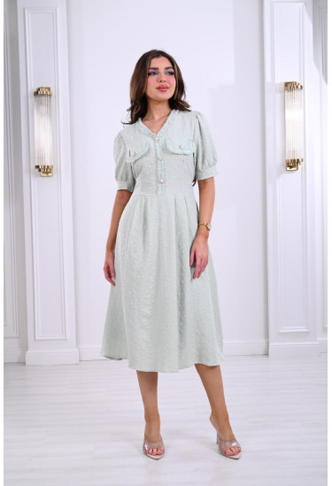 فستان ميدي يتصميم هادئ