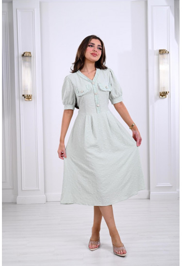 فستان ميدي يتصميم هادئ