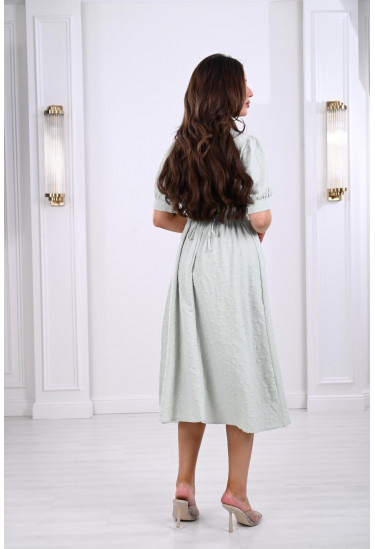 فستان ميدي يتصميم هادئ