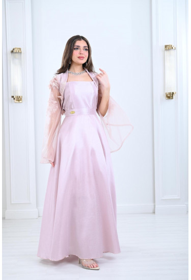 فستان ذات اطلالة انثوية 