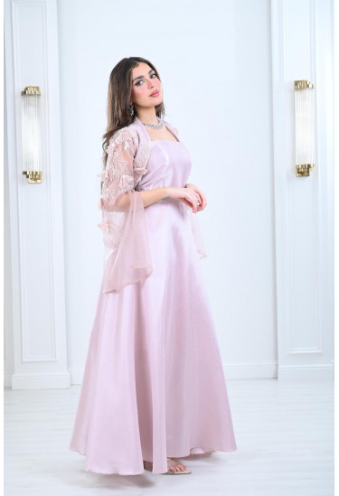 فستان ذات اطلالة انثوية 