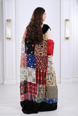 جلابية بكيب ظهر مطرز بنمط مربعات الجراني الرائعة جلابية بكيب ظهر مطرز بنمط مربعات الجراني الرائعة