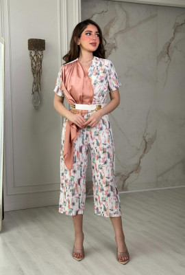 طقم نسائي بتصميم عصري مذهل 