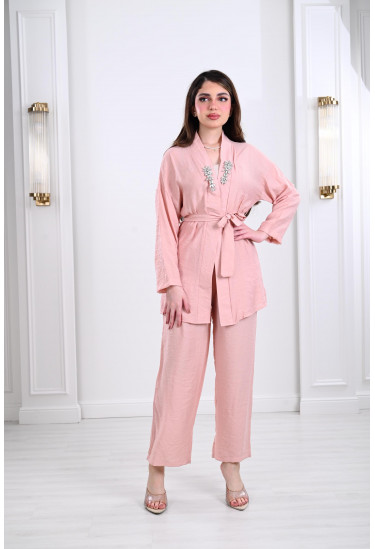 طقم صيفي بتطريز هادئ ومميز