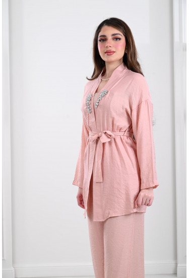 طقم صيفي بتطريز هادئ ومميز