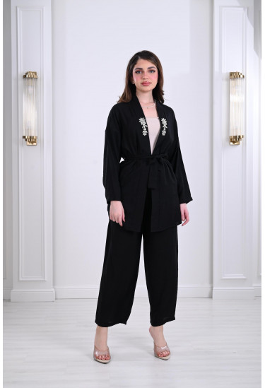 طقم صيفي بتطريز هادئ ومميز