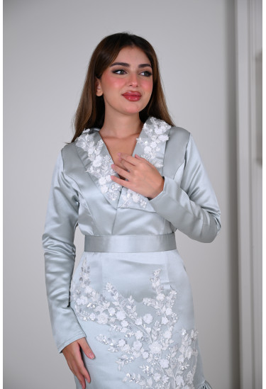 فستان سهرة ساتان أنيق بتصميم غير متماثل فستان سهرة ساتان أنيق بتصميم غير متماثل