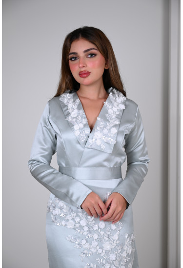 فستان سهرة ساتان أنيق بتصميم غير متماثل فستان سهرة ساتان أنيق بتصميم غير متماثل