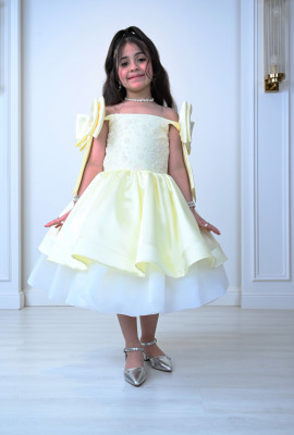 فستان بناتي مزين بفيونكات رقيقة