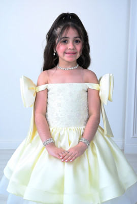 فستان بناتي مزين بفيونكات رقيقة