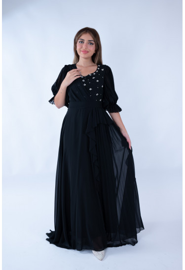 فستان أنيق بتصميم فخم ولمسات راقية