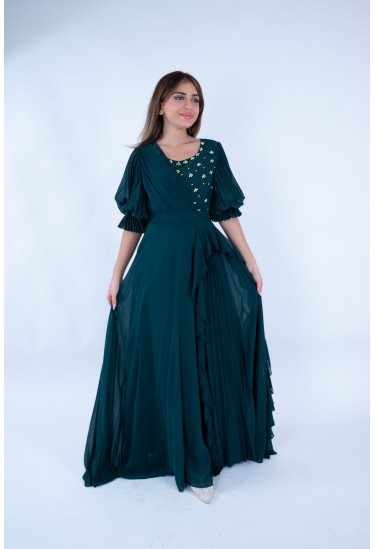 فستان أنيق بتصميم فخم ولمسات راقية