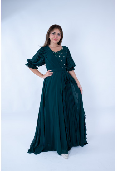 فستان أنيق بتصميم فخم ولمسات راقية