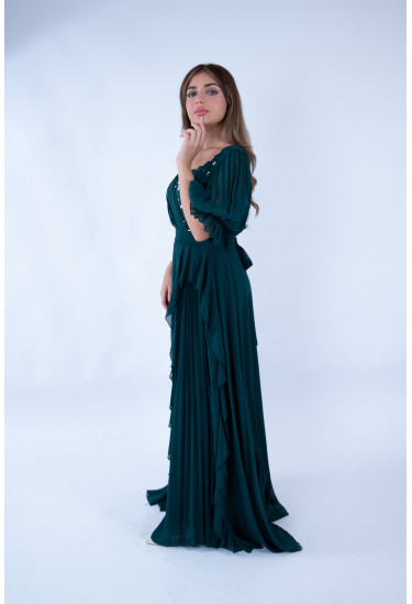 فستان أنيق بتصميم فخم ولمسات راقية