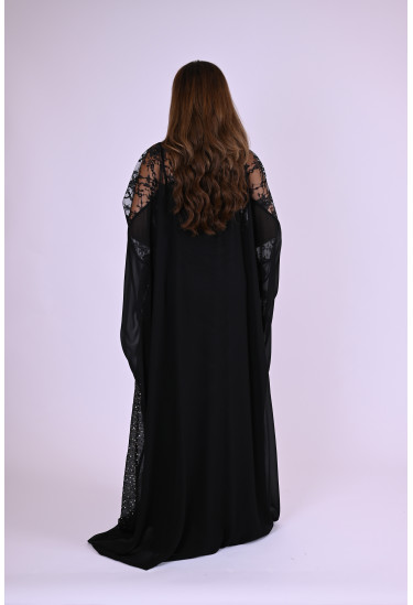 فستان سواريه بتطريز لامع وتصميم شفاف فاخر