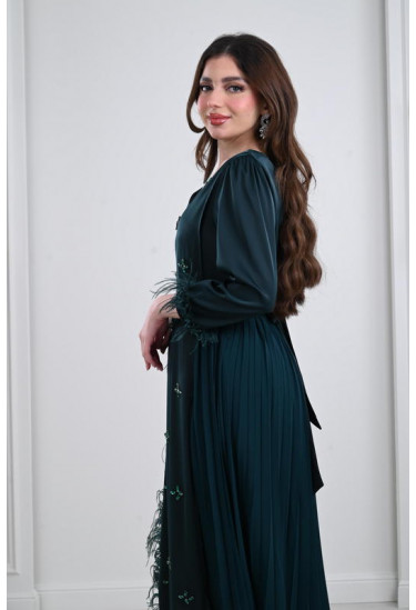 فستان سهرة طويل بتصميم ناعم