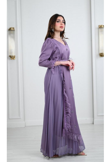 فستان سهرة طويل بتصميم ناعم