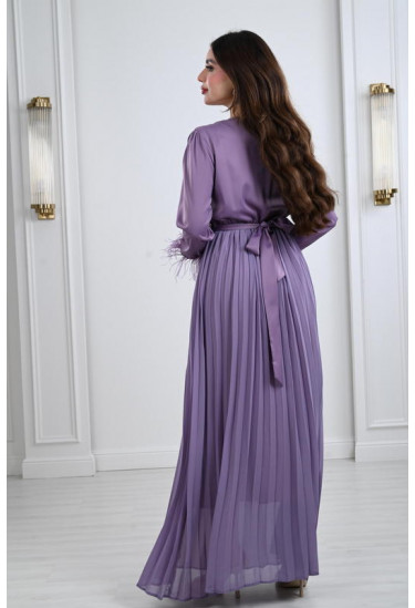 فستان سهرة طويل بتصميم ناعم