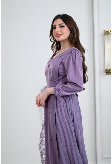 فستان سهرة طويل بتصميم ناعم