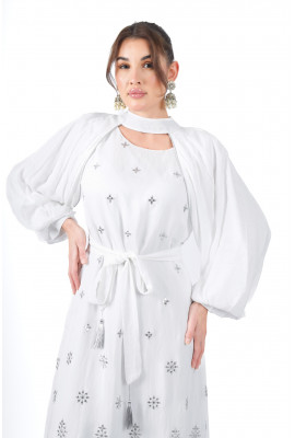 فستان سواريه مطرز بأناقة ناعمة