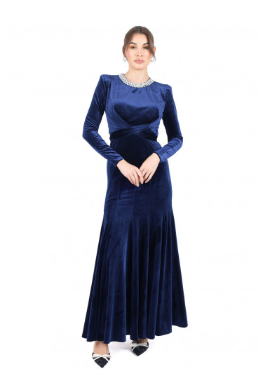 فستان سهرة مخمل طويل  بياقة مطرزة