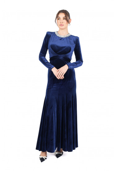 فستان سهرة مخمل طويل  بياقة مطرزة