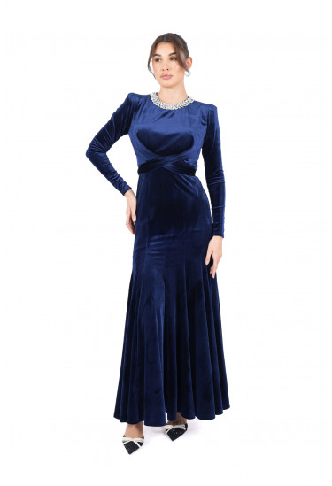 فستان سهرة مخمل طويل  بياقة مطرزة