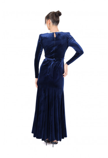 فستان سهرة مخمل طويل  بياقة مطرزة