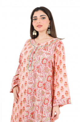 جلابية ناعمة بنقوش مميزة