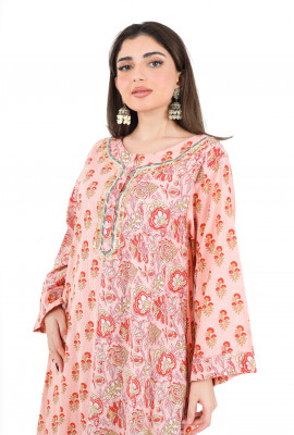 جلابية ناعمة بنقوش مميزة