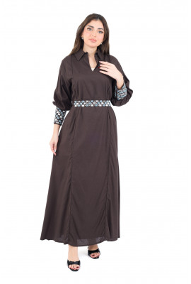 فستان أنيق بتطريز هندسي وحزام مميز