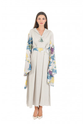 قفطان عصري بنقوش وأكمام واسعة