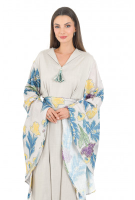 قفطان عصري بنقوش وأكمام واسعة