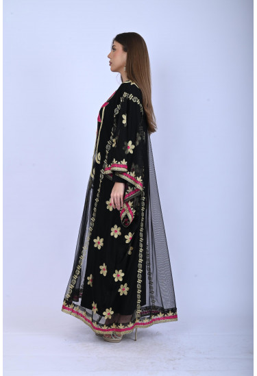 قفطان مطرّز بالذهبي  أناقة شرقية فاخرة