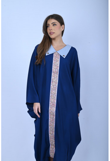 جلابية واسعة بياقة مطرزة وتطريز عمودي فاخر