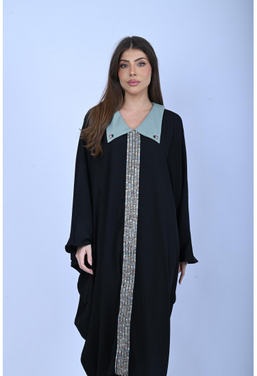 جلابية واسعة بياقة مطرزة وتطريز عمودي فاخر