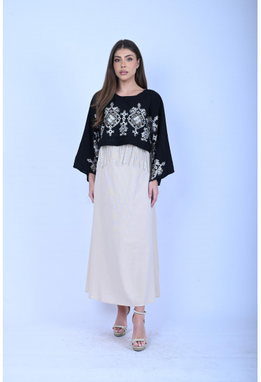 فستان أنيق بتصميم تراثي مطرز