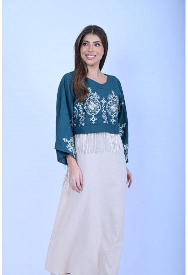 فستان أنيق بتصميم تراثي مطرز