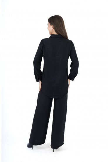 طقم نسائي بتصميم رقيق مطرز