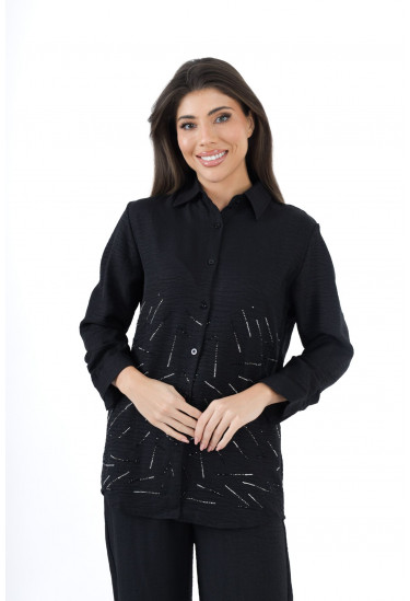 طقم نسائي بتصميم رقيق مطرز