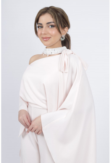 طقم سواريه ساتان بكاب انسيابي وياقة كريستال طقم سواريه ساتان بكاب انسيابي وياقة كريستال