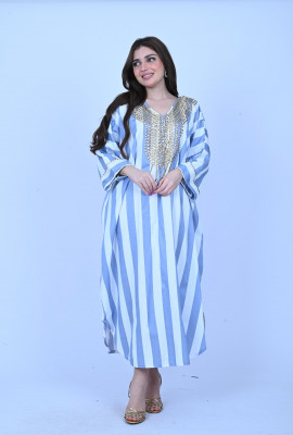 قفطان مخطط بلمسات ذهبية فاخرة