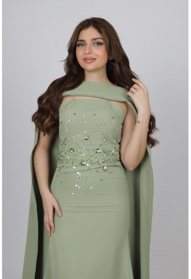 فستان سهرة بتصميم ملكي مرصع بالكريستال فستان سهرة بتصميم ملكي مرصع بالكريستال