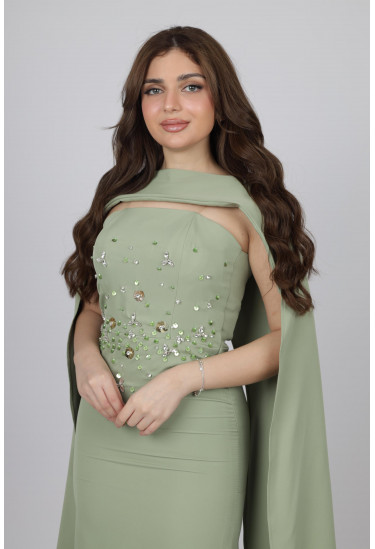 فستان سهرة بتصميم ملكي مرصع بالكريستال فستان سهرة بتصميم ملكي مرصع بالكريستال