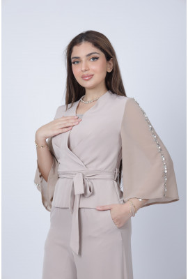 طقم عصري مع تطريزات اللؤلؤ الفاخرة