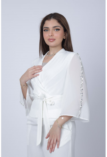 طقم عصري مع تطريزات اللؤلؤ الفاخرة طقم عصري مع تطريزات اللؤلؤ الفاخرة