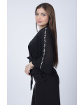 طقم عصري مع تطريزات اللؤلؤ الفاخرة طقم عصري مع تطريزات اللؤلؤ الفاخرة