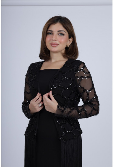 طقم سهرة راقٍ بتصميم الشراشيب والتطريز البراق